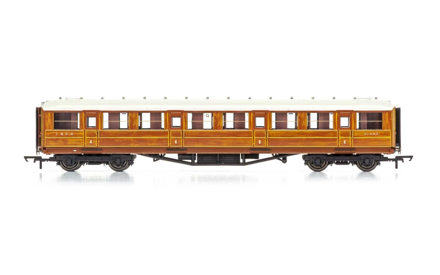 Hornby R4827 OO 61' 6 London North Eastern Railway Gresley First Car #31885