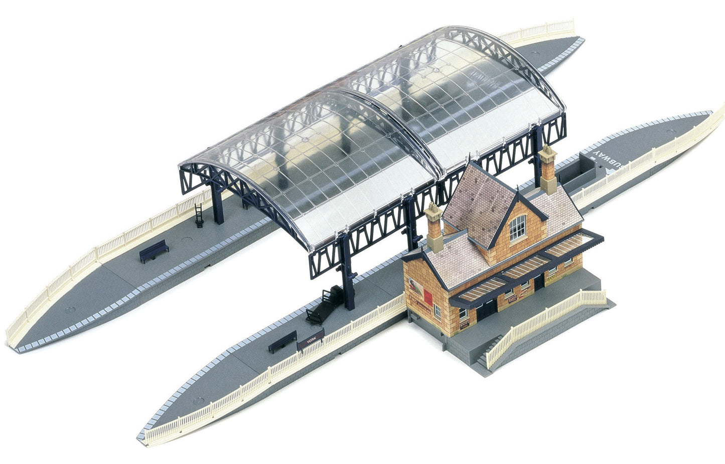 Hornby R8009 OO Station Terminus