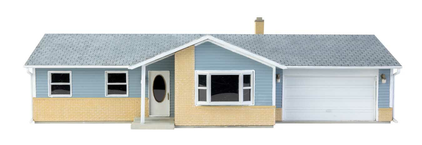 Walthers 933-4155 HO Ranch House with Attached 2-Car Garage Kit