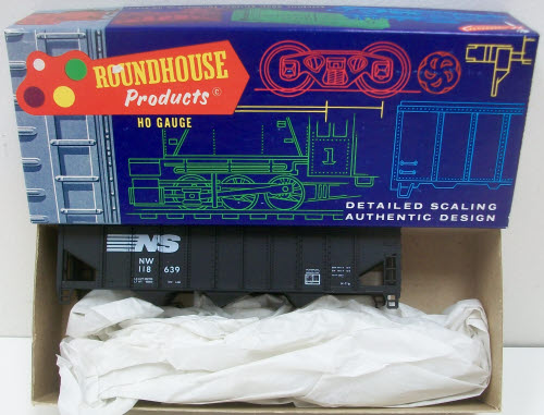 Roundhouse 1542 HO Norfolk Southern 3 Bay Hopper Kit