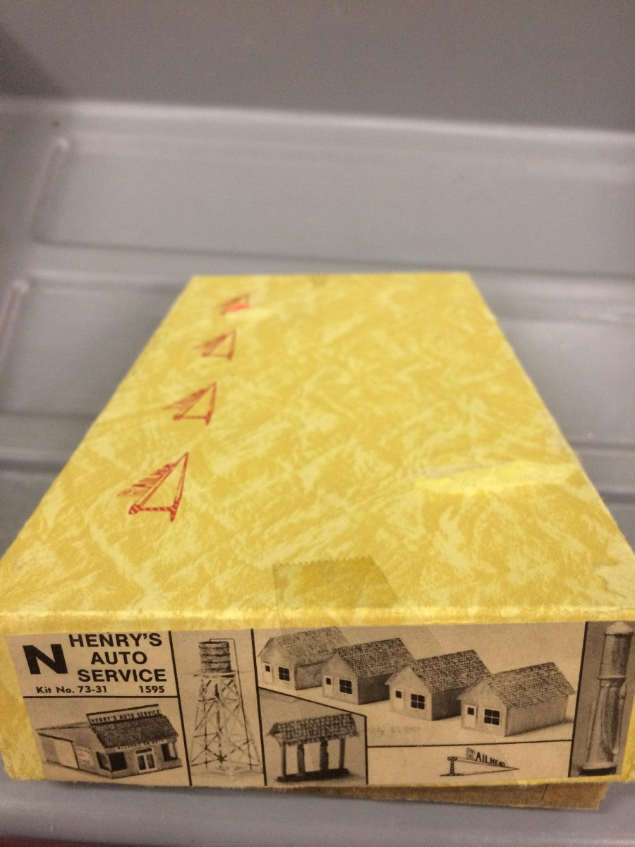 Railhead 73-31 N Henry's Auto Service Building Kit