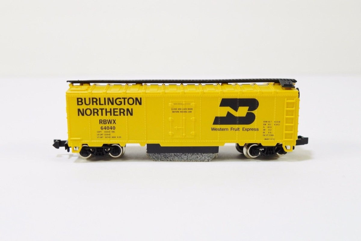 Roco 25900 N Scale Burlington Northern Track Cleaning Car #64040