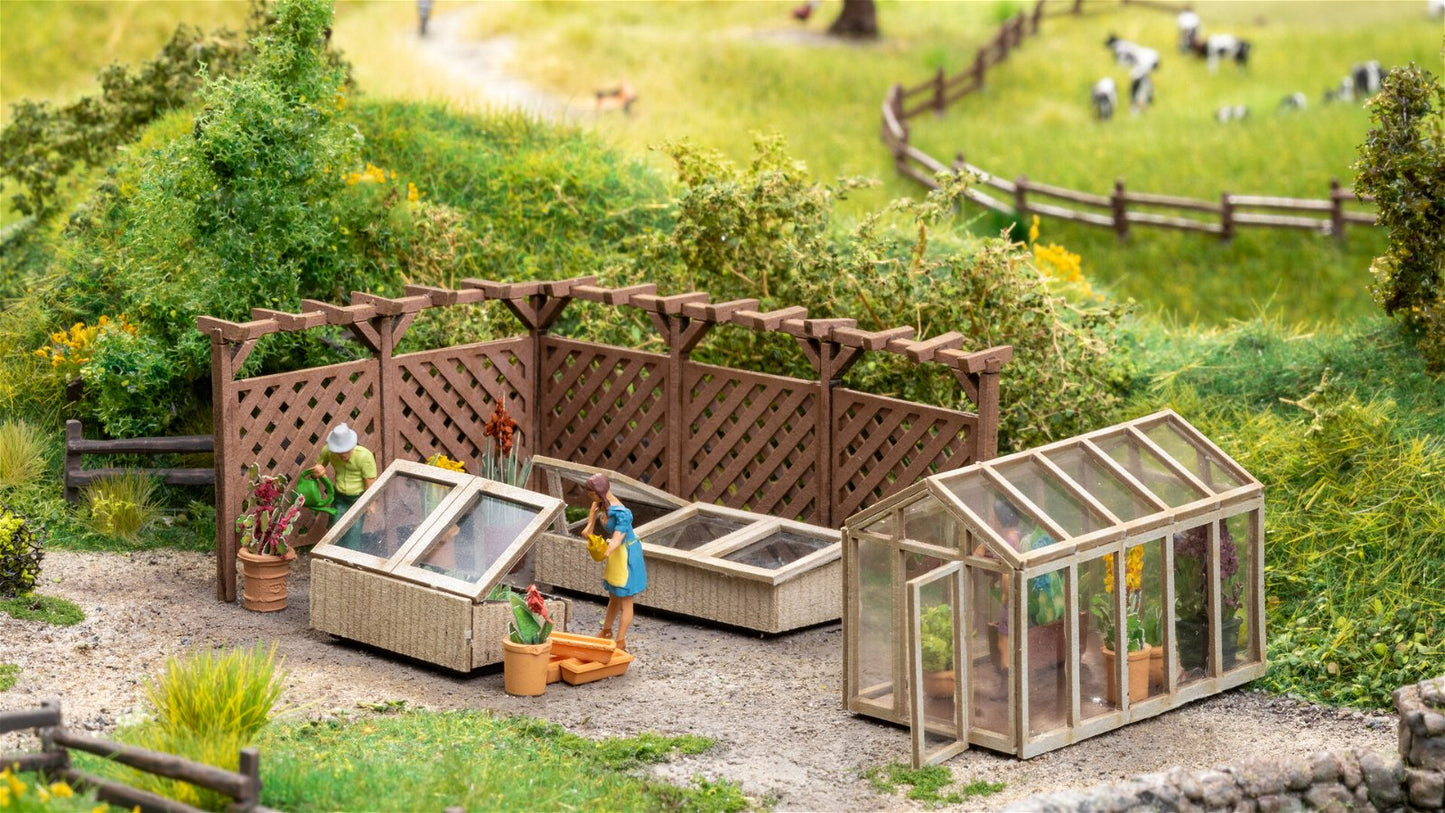 Noch 66805 HO "In the Garden" Laser-Cut Decoration Set