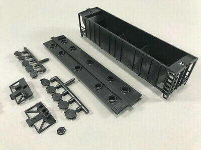 Con-Cor 1-009500 HO Undecorated 40' P5-2 Covered Hopper Car Kit