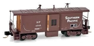 Micro-Trains 13000011 N Southern Pacific 31' Bay Window Caboose #4745