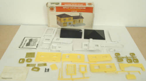 Bachmann 1953 O Scale Plasticville Split Level House Classic Building Kit