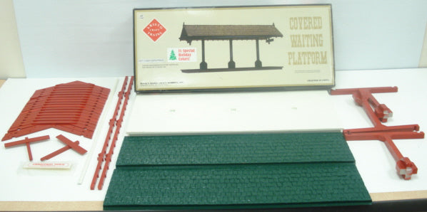 Aristo-Craft 7105X Christmas Covered Waiting Platform