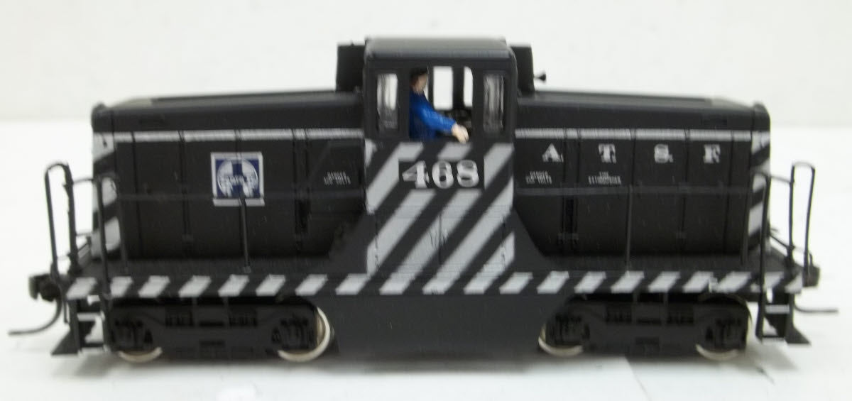 Bachmann 41-0801-02 HO Santa Fe GE 44 Ton Switcher #468