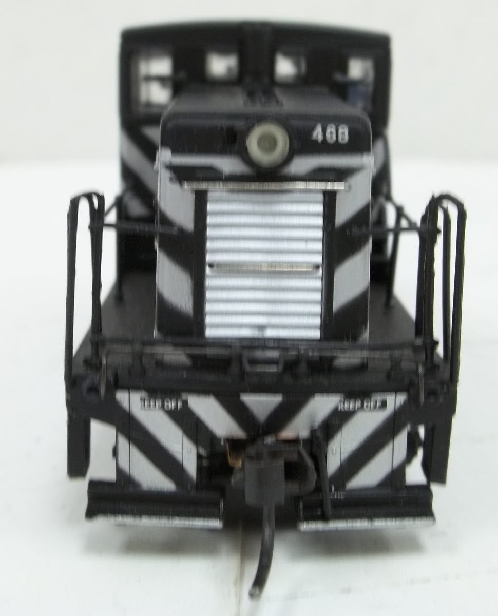 Bachmann 41-0801-02 HO Santa Fe GE 44 Ton Switcher #468