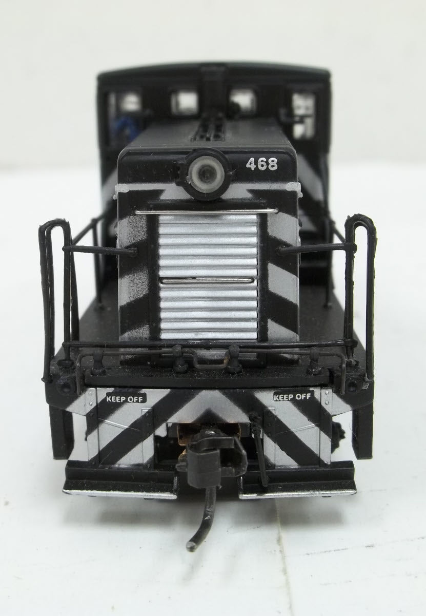 Bachmann 41-0801-02 HO Santa Fe GE 44 Ton Switcher #468