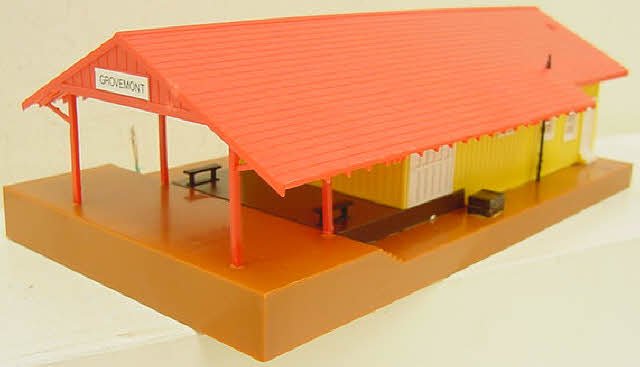 Bachmann 46-1216 HO Lighted Freight Station