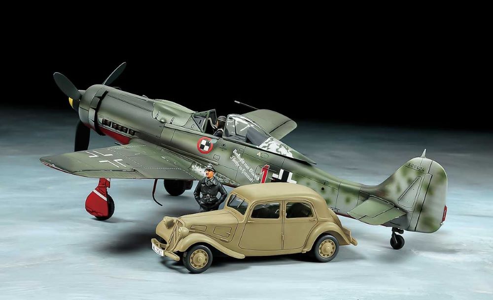 Tamiya 25213 1:48 Fw190 D-9 JV44 & Citroen Traction 11CV Staff Car Set Kit