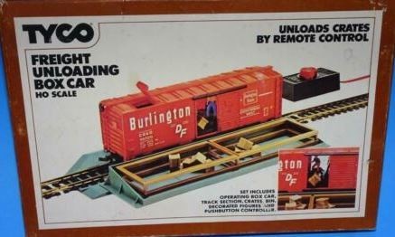 Tyco 930 HO Burlington Freight Unloading Box Car w/ Remote Control Bui ...