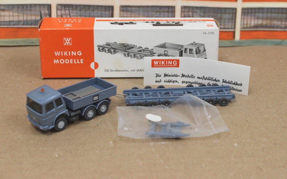 Wiking 590 HO Road Roller with Tractor