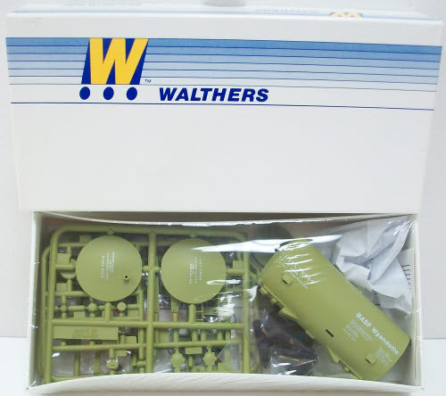 Walthers 932-5106 BASF HO Scale 30' Tank Car Kit