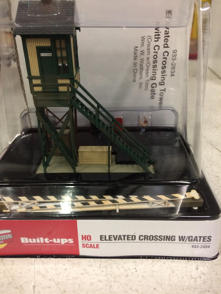 Walthers 933-2834 HO Elevated Crossing Tower W/Gates Built Up