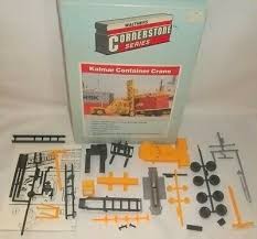 Walthers 933-3109 HO Kalmar Container Crane Kit